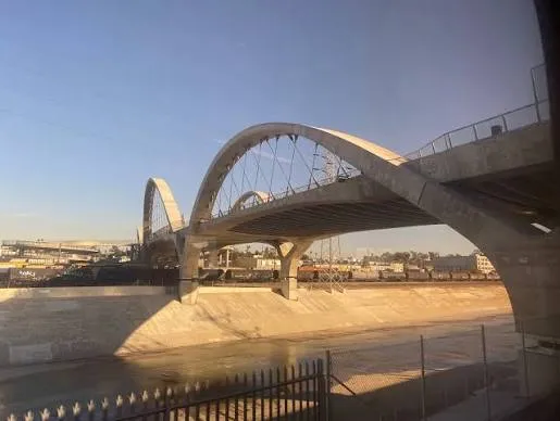 جسر شارع سيكسث
